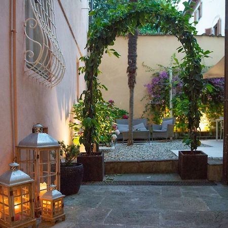 B&B Residenza Di Via Fontana Lucca Exterior foto